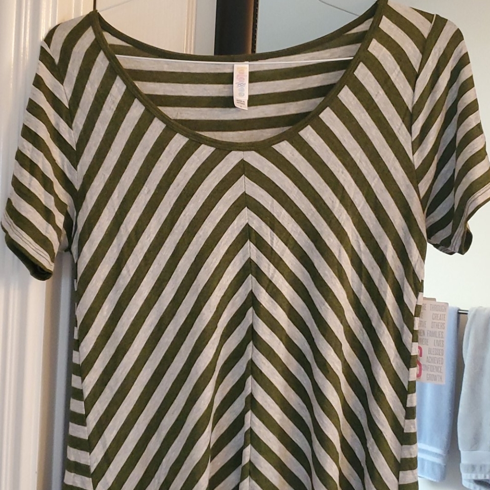 Lularoe Classic Tee